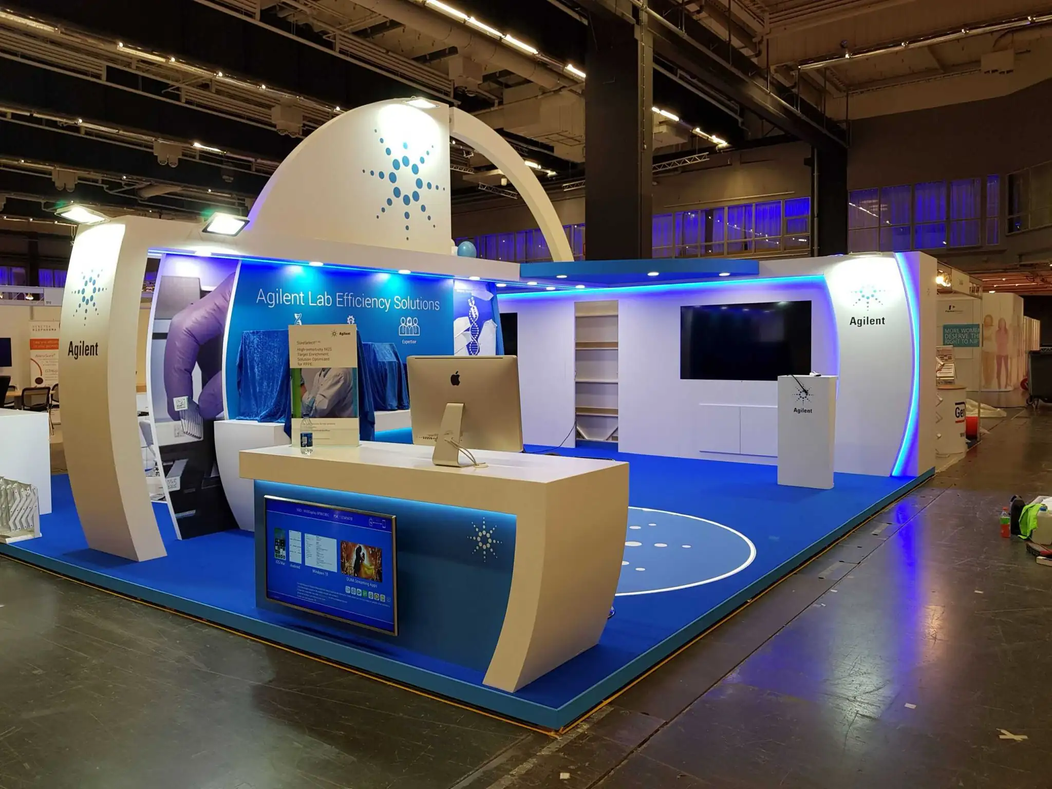 Agilent stand with curved arches, blue LED lighting and counter with integrated screen