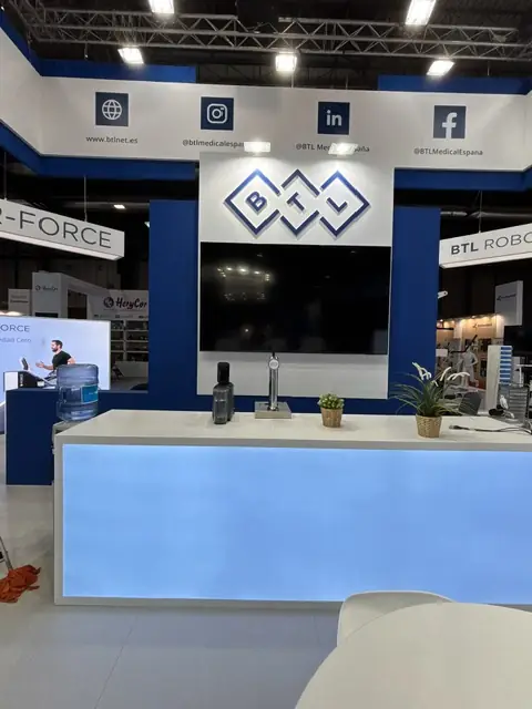 BTL stand with backlit counter, 3D logo and screen on the brand wall