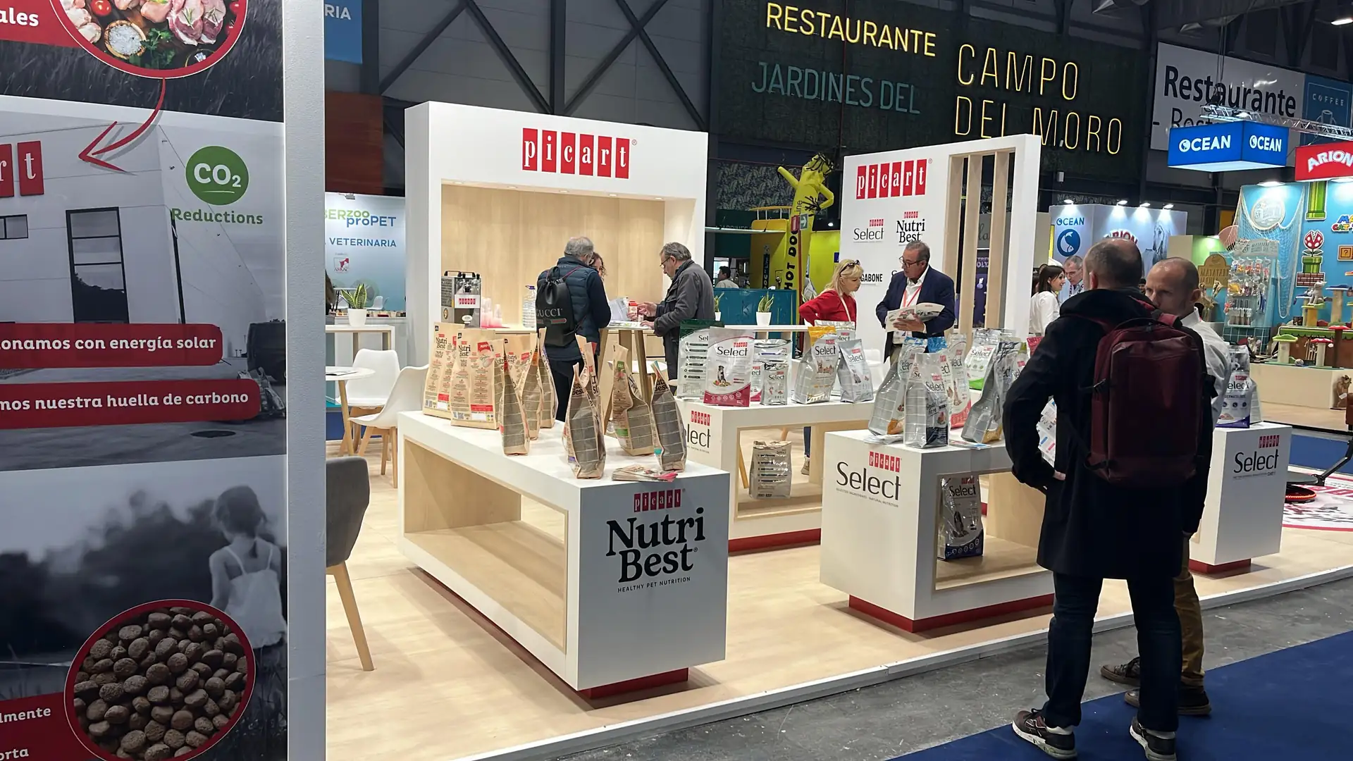 Picart stand with white lacquer and wood product displays